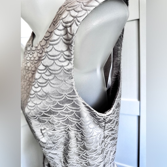H&M Silver A-Line Dress Mermaid Tail Scallop Stitching Size 8 - Picture 11 of 14